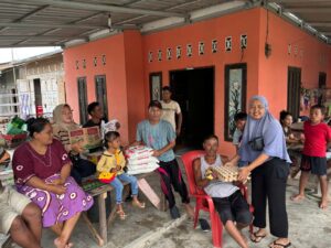 Anggota DPRD Sergai Fraksi Demokrat Siti Aisah Salurkan Bantuan untuk Korban Banjir